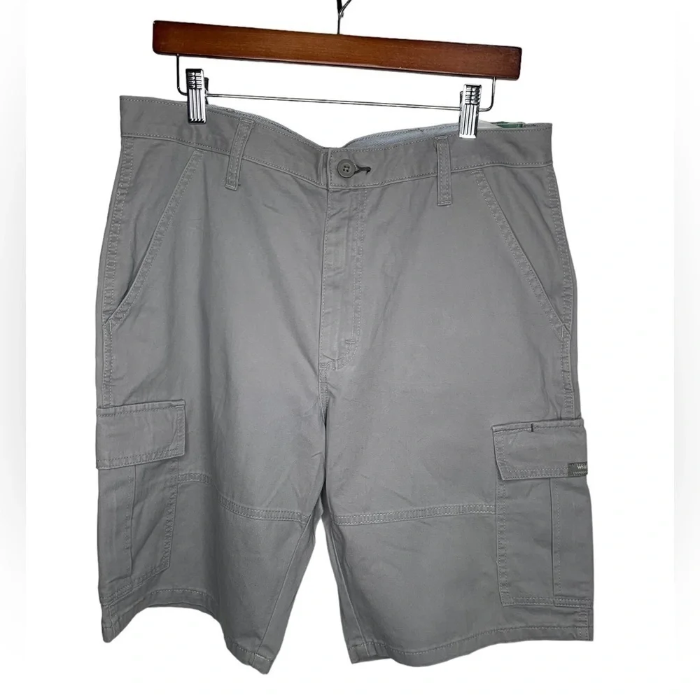 New Wrangler Men’s Gray Cargo Shorts Size 34 BNWT
